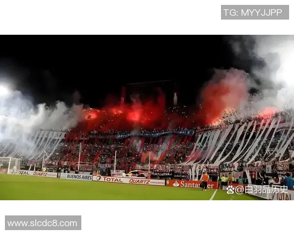 外国球迷追随足球明星的热潮与背后的文化现象分析