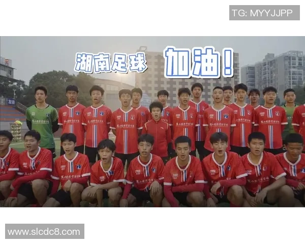 璀璨绿茵盛典群星闪耀足球巨星荣耀入场瞬间全场沸腾