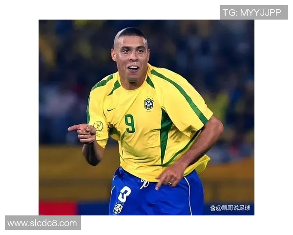 足球巨星风采全解析：从技艺巅峰到场外人生的多维度观察